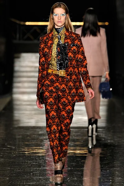 Look 27